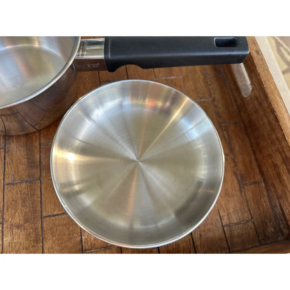 Meyer 18/10 Stainless Steel 1 Quart Saucepan with Lid Impact Bonded Base 0.9LEUC